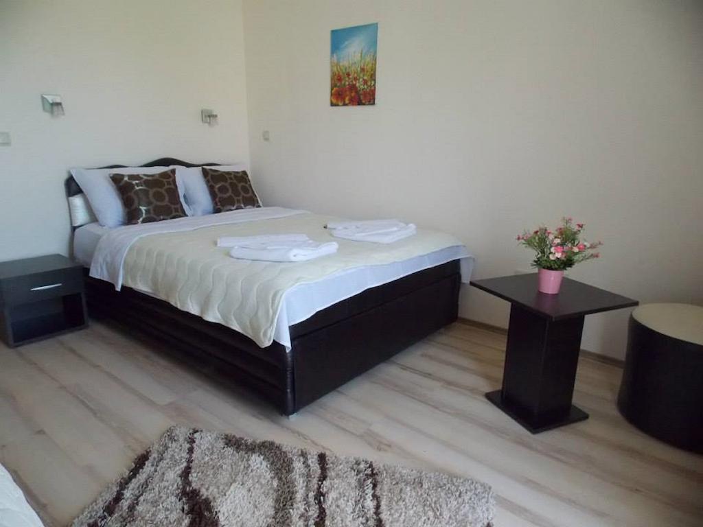 Guesthouse Vila Dnd นิชกา บานยา ห้อง รูปภาพ