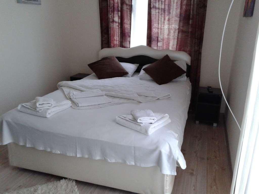 Guesthouse Vila Dnd นิชกา บานยา ห้อง รูปภาพ