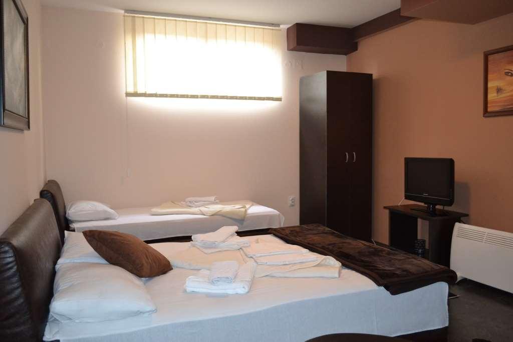 Guesthouse Vila Dnd นิชกา บานยา ห้อง รูปภาพ